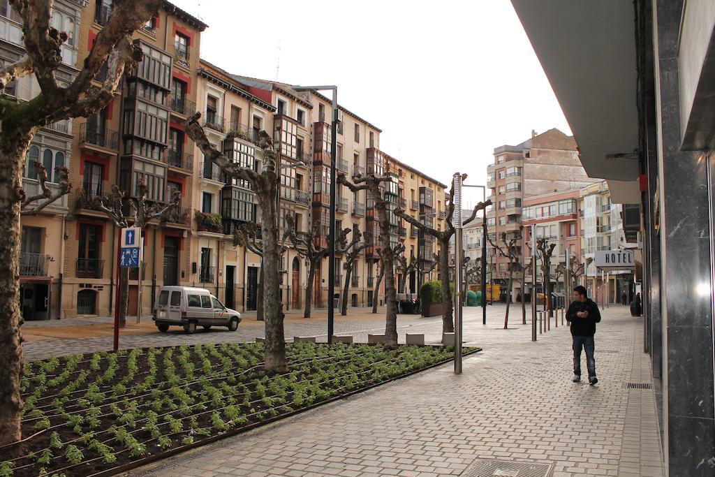 Hotel Los Bracos Logroño Buitenkant foto